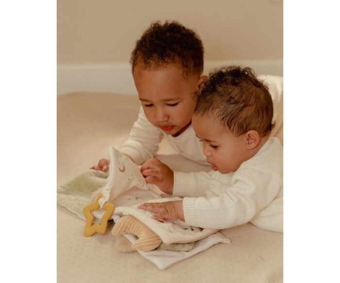 Libro Blandito de Actividades Newborn Naturals Little Dutch - Imagen 2