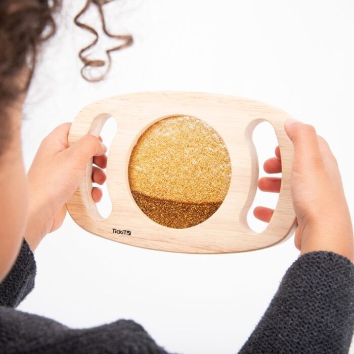 Panel sensorial de madera con purpurina dorada - TickiT - Imagen 3